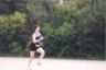 Linda runs towards finish.JPG (43071 bytes)